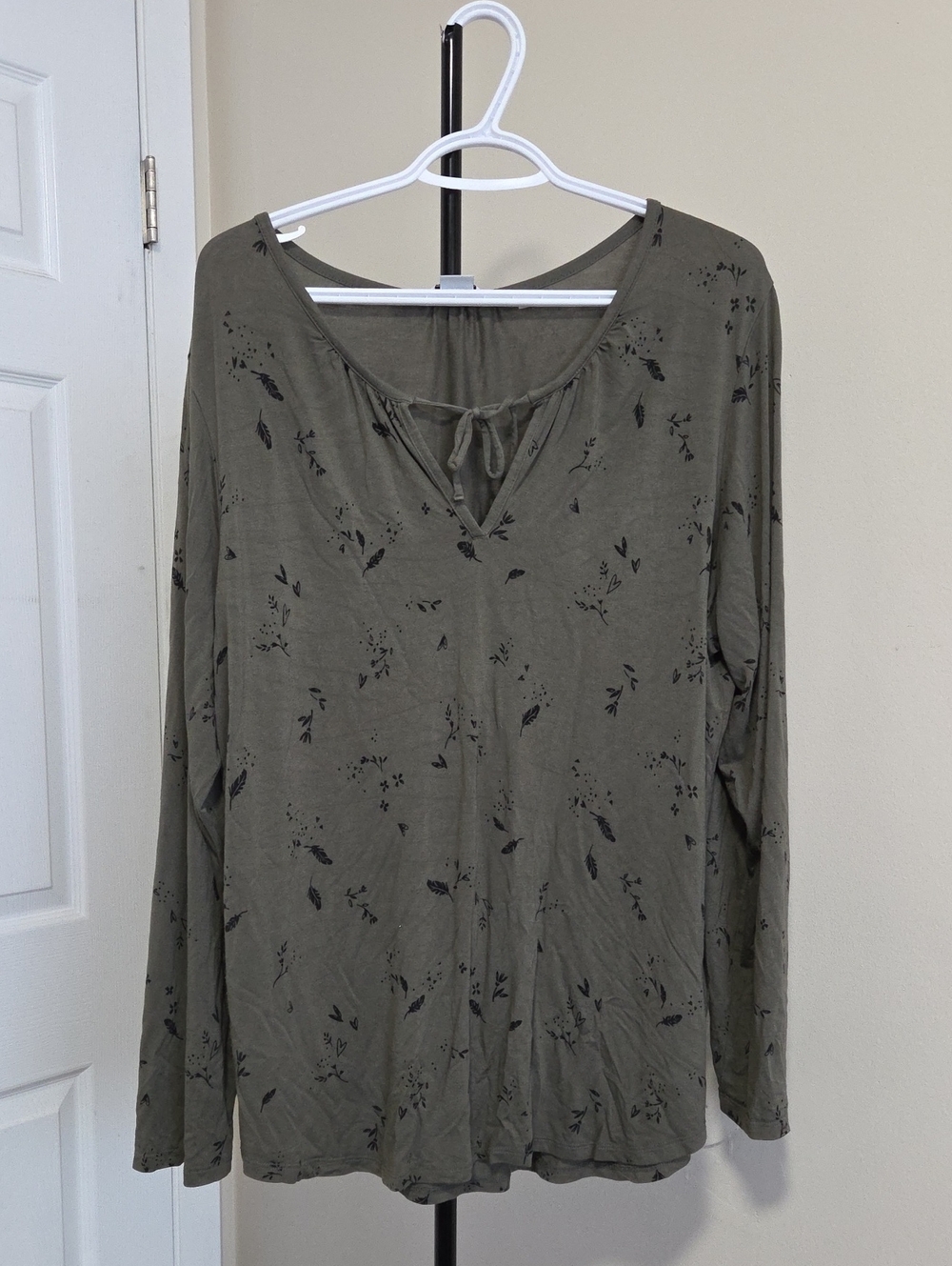 Reitmans Plus Size Olive Green Long Sleeve V-Neck Tie Front Top
